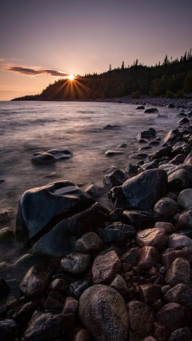 Обои берег, висгун - социальная сеть, вода, гидроресурсы, атмосфера для Google Pixel XL, Meizu Pro 7, Nokia 8, HTC U, Huawei P10 Quad HD, заставка, 1440x2560 картинка