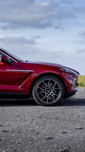 Обои Астон Мартин, легковые автомобили, астон мартин dbx, aston martin vantage gt2, спорткар для Google Pixel XL, Meizu Pro 7, Nokia 8, HTC U, Huawei P10 Quad HD, заставка, 1440x2560 картинка