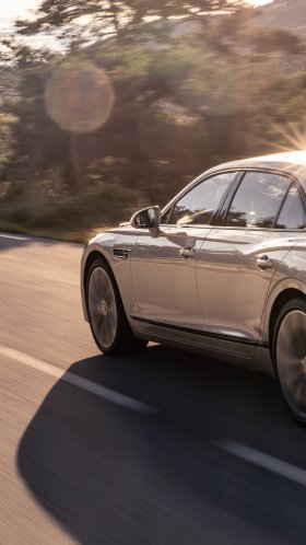 Обои Bentley Flying Spur 2021 года, Bentley Flying Spur 2020 года, Бентли Моторс Лимитед, легковые автомобили, Бентли для Google Pixel XL, Meizu Pro 7, Nokia 8, HTC U, Huawei P10 Quad HD, заставка, 1440x2560 картинка