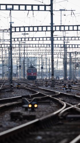 Обои железнодорожный транспорт, поезд, железнодорожный вокзал, трек, транспорт для Google Pixel XL, Meizu Pro 7, Nokia 8, HTC U, Huawei P10 Quad HD, заставка, 1440x2560 картинка