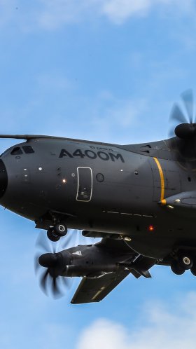 Обои Аэробус А400М Атлас, военно транспортный самолет, военный самолет, самолеты, самолет для Google Pixel XL, Meizu Pro 7, Nokia 8, HTC U, Huawei P10 Quad HD, заставка, 1440x2560 картинка