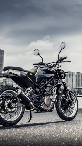 Обои мотоциклы Husqvarna, мотоцикл, авто, городской район, автомобильные шины для Google Pixel XL, Meizu Pro 7, Nokia 8, HTC U, Huawei P10 Quad HD, заставка, 1440x2560 картинка