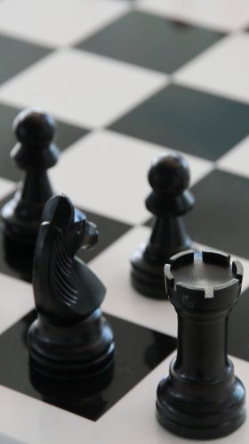 Обои шахматы, шахматная доска, Шахматная фигура, шахматный клуб, игры в помещении и спорта для Google Pixel XL, Meizu Pro 7, Nokia 8, HTC U, Huawei P10 Quad HD, заставка, 1440x2560 картинка