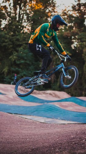 Обои Велоспорт, велосипед, велосипед BMX, bmx велосипед, трюк для Google Pixel XL, Meizu Pro 7, Nokia 8, HTC U, Huawei P10 Quad HD, заставка, 1440x2560 картинка