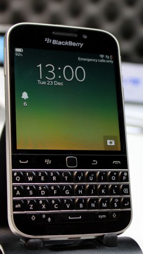 Обои Blackberry, смартфон, гаджет, коммуникационное устройство, портативное устройство коммуникации для Google Pixel XL, Meizu Pro 7, Nokia 8, HTC U, Huawei P10 Quad HD, заставка, 1440x2560 картинка