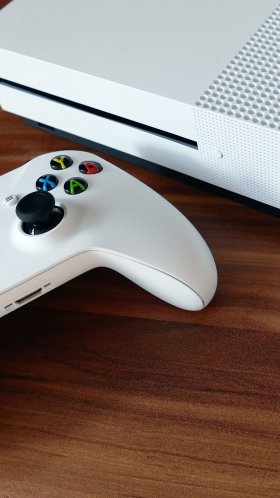 Обои Microsoft Xbox One S, гаджет, электронное устройство, технологии, игровой контроллер для Google Pixel XL, Meizu Pro 7, Nokia 8, HTC U, Huawei P10 Quad HD, заставка, 1440x2560 картинка