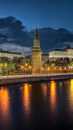 Обои Москва-река, Красная площадь, отражение, ориентир, ночь для Google Pixel XL, Meizu Pro 7, Nokia 8, HTC U, Huawei P10 Quad HD, заставка, 1440x2560 картинка