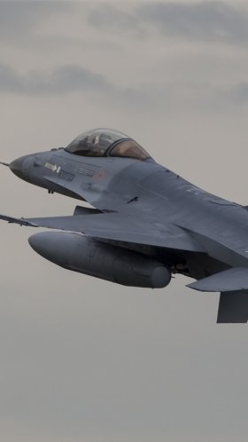 Обои Дассо Мираж F1 С, реактивный самолет, самолеты, самолет, истребительная авиация для Google Pixel XL, Meizu Pro 7, Nokia 8, HTC U, Huawei P10 Quad HD, заставка, 1440x2560 картинка