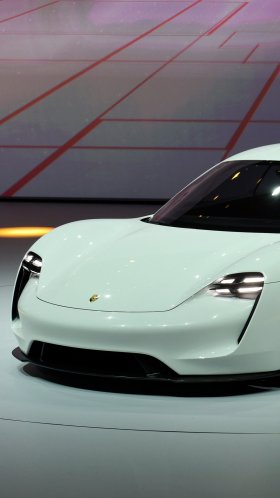 Обои международный автосалон в Германии, авто, Tesla Model S, Порше, суперкар для Google Pixel XL, Meizu Pro 7, Nokia 8, HTC U, Huawei P10 Quad HD, заставка, 1440x2560 картинка