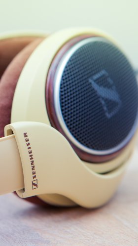 Обои наушники, Sennheiser, гаджет, звуковое оборудование, электронное устройство для Google Pixel XL, Meizu Pro 7, Nokia 8, HTC U, Huawei P10 Quad HD, заставка, 1440x2560 картинка